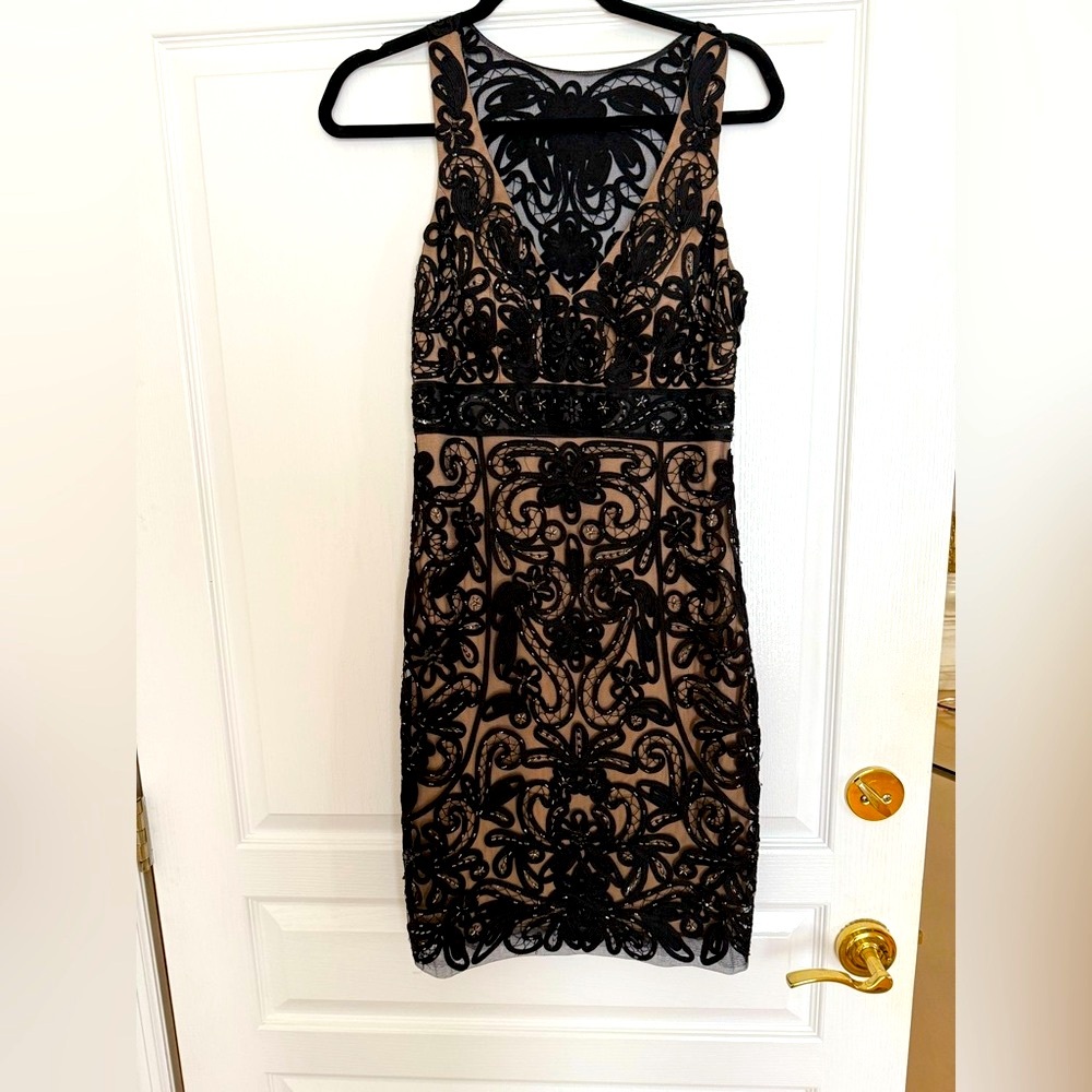 🔥🔥🔥Sue Wong Nocturne Elegant Black Lace Dress, built in bra. Dress is Gorgeous